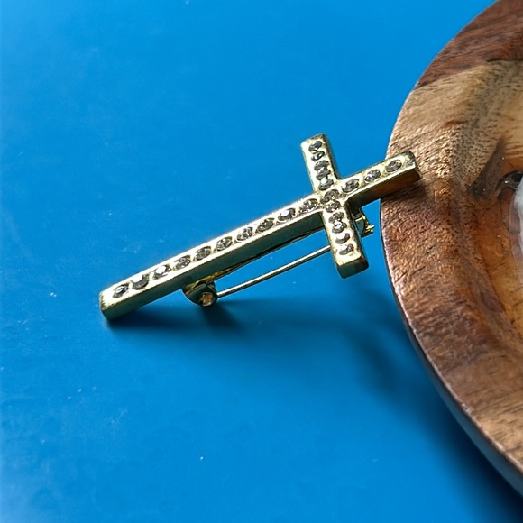 🖤Cross brooch - Picture 3 of 9